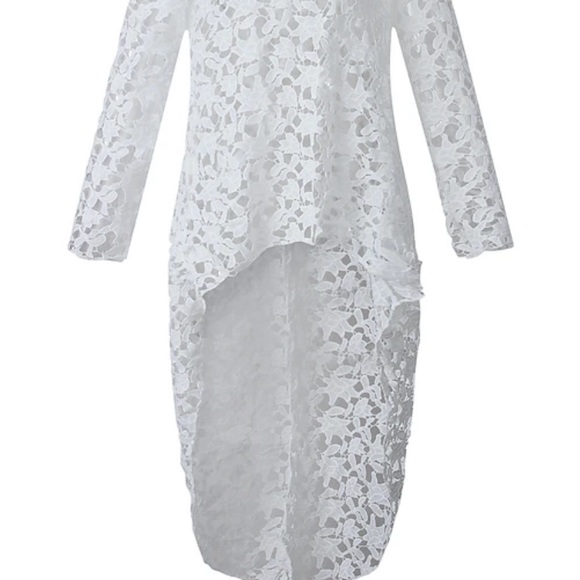 High low lace top. Laying flat armpit to armpit is 20 inches. - Picture 6 of 6